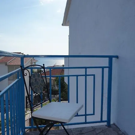 Apartment By The Sea - 13623