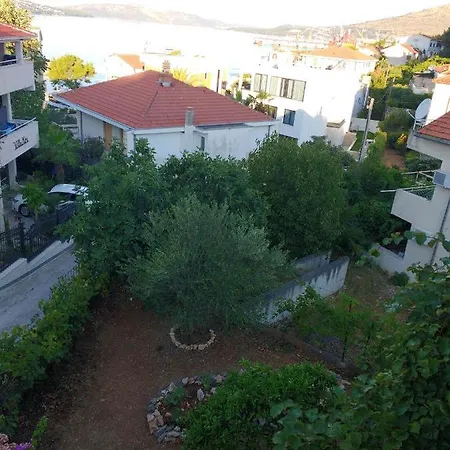 Apartman By The Sea - 13623 Trogir