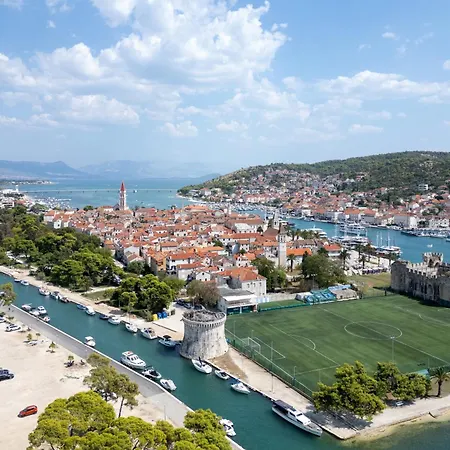 Apartman By The Sea - 13623 Trogir