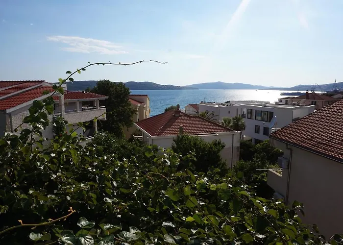 Appartement By The Sea - 13623 *